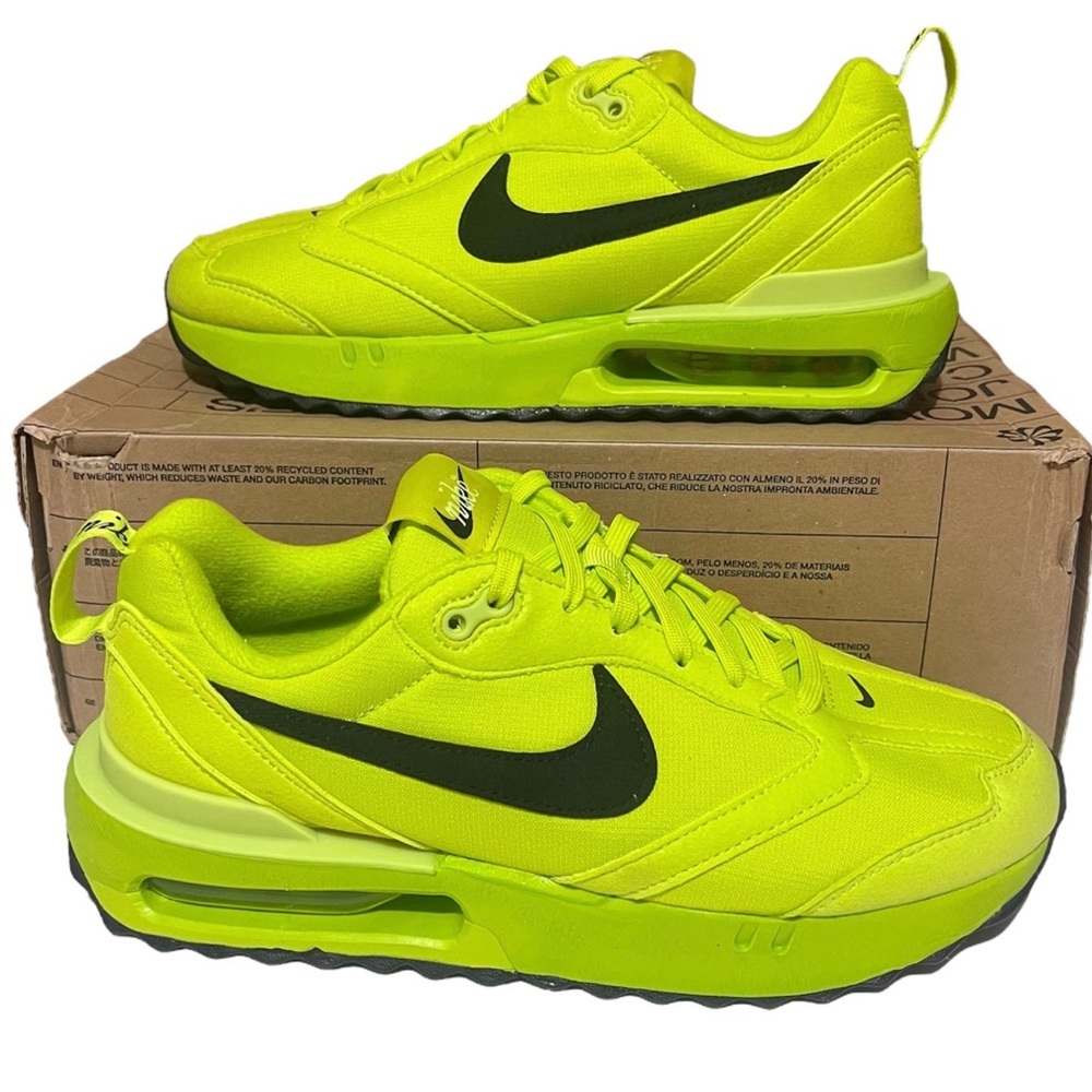 Nike women’s air max dawn 7.5 atomic green